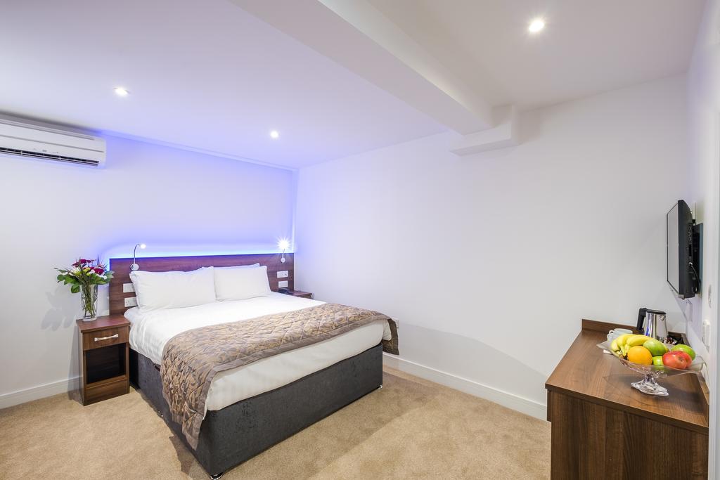 Signature Hotel London 3*
